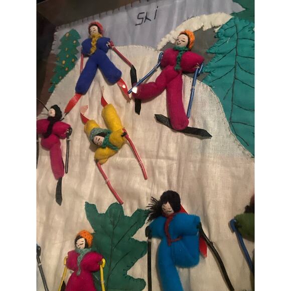 Colorful Felt wool 3D art framed winter skiers scene plexiglass box - Picture 1 of 6